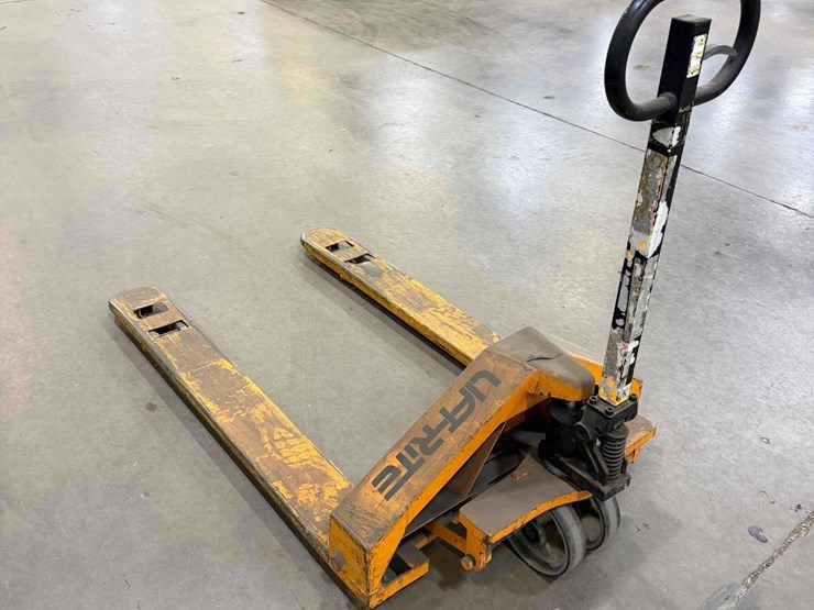 manual-pallet-jack-image-2