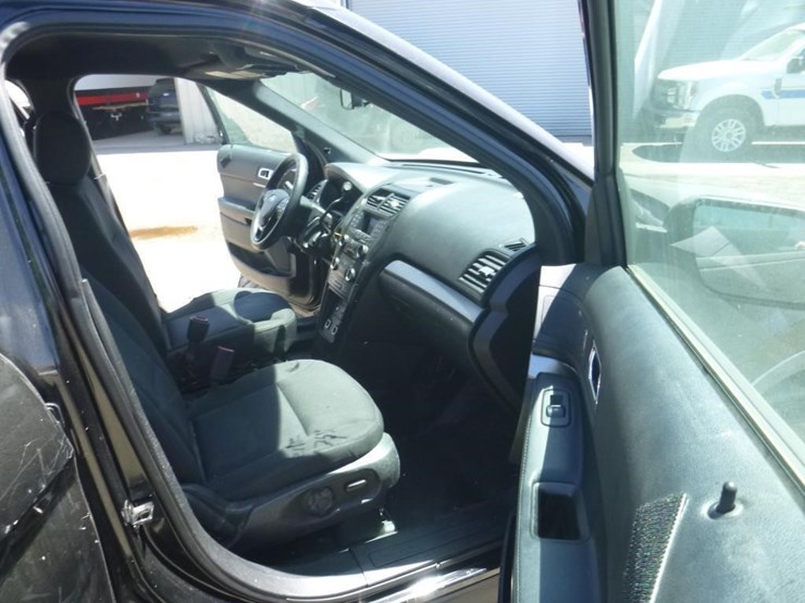2017-ford-explorer-image-7