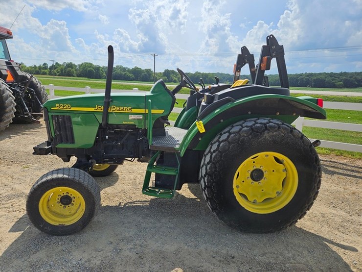 john-deere-5220-image-2