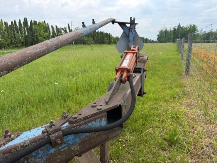 white-5-furrow-plow-image-17