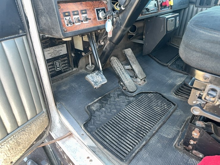 1999-kenworth-t800-image-5