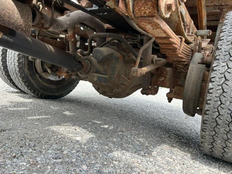2002-ford-f550-image-57