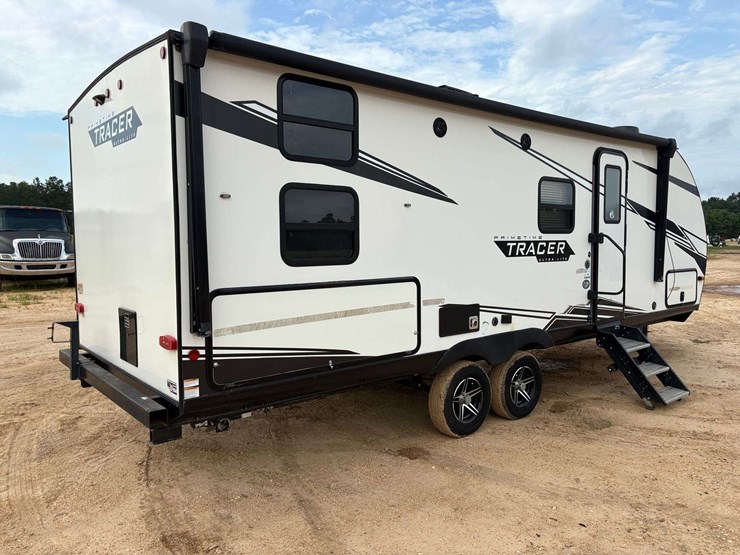 2022-forrest-river-tracer-27'-travel-trailer-image-3