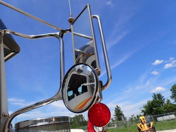 2013-peterbilt-367-image-42