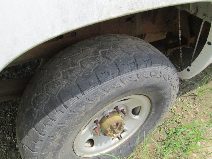 2005-gmc-2500hd-image-12