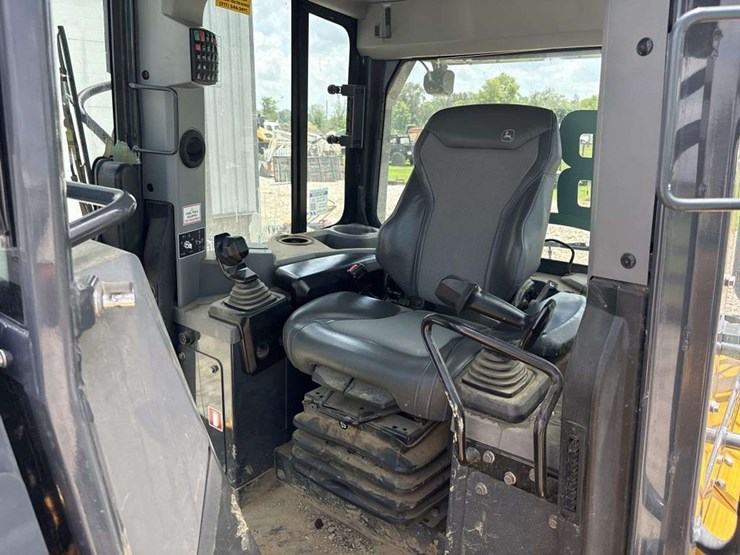 deere-700l-image-19