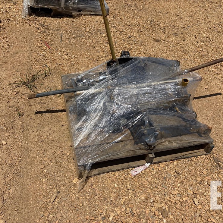 PALLET OF FLOOR JACKS