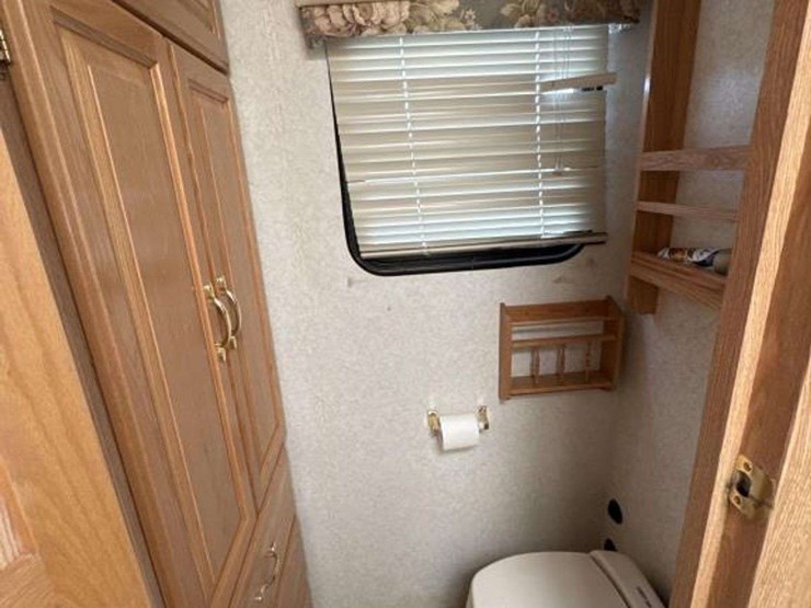 2004-alfa-leisure-see-ya-class-a-motorhome-image-33