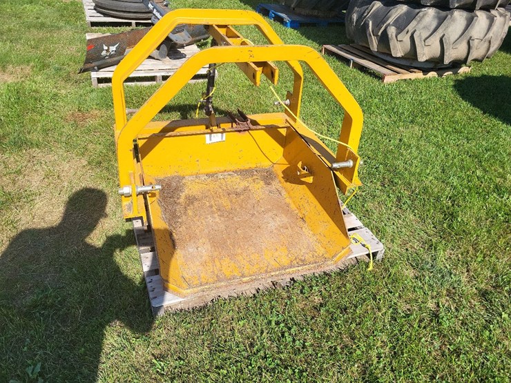 king-kutter-30"-3pt-hitch-scoop-image-8
