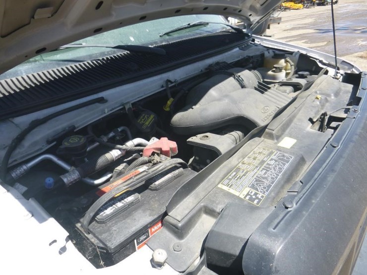 2010-ford-cargo-image-11