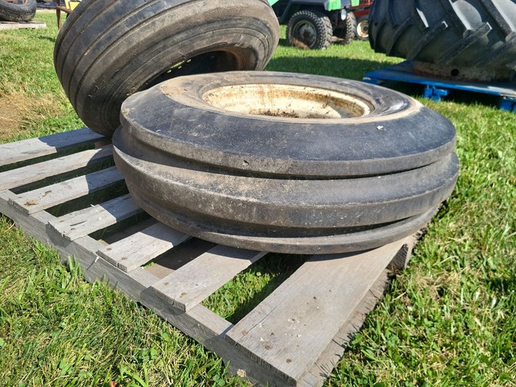 3-rib-farm-tire-w/6-bolt-rim-and-implement-tire-w/8-bolt-rim-image-7