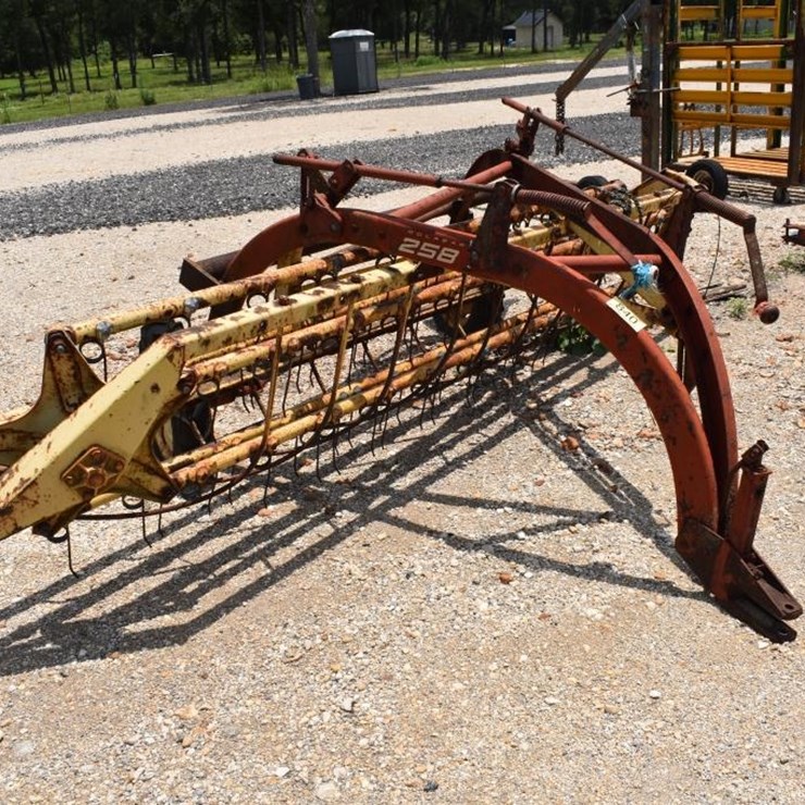 NEW HOLLAND 258
