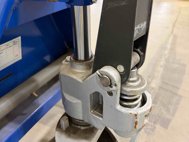 manual-pallet-jack-image-4