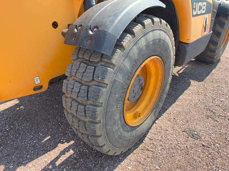 2011-jcb-510-56-image-38