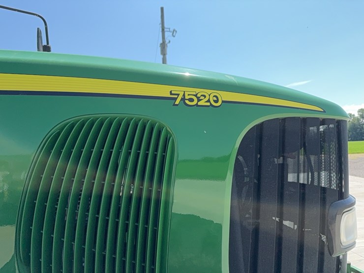john-deere-7520-image-9