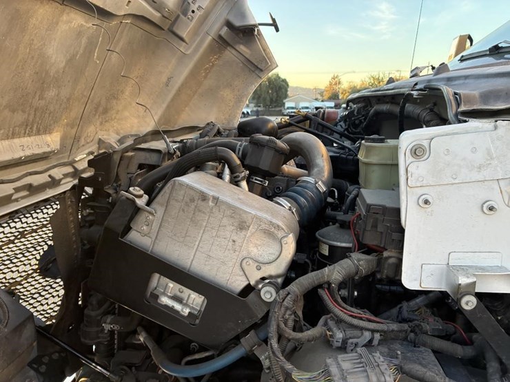 2016-ford-f650-xlt-image-12