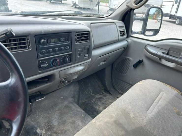2002-ford-f550-image-17