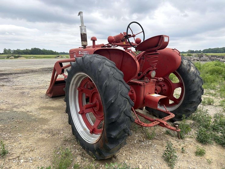 farmall-m-loader-tractor-image-2