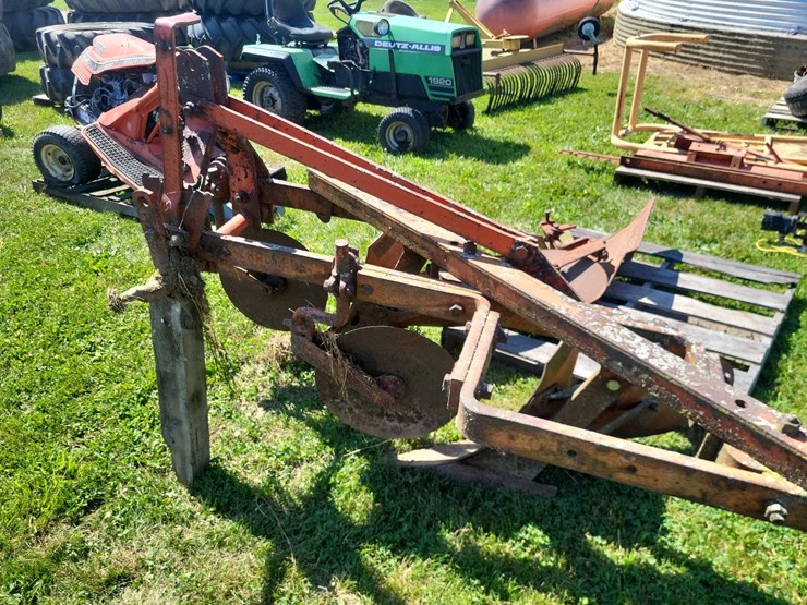 allis-chalmers-3-bottom-3pt-hitch-moldboard-plow-w/coulters-image-15