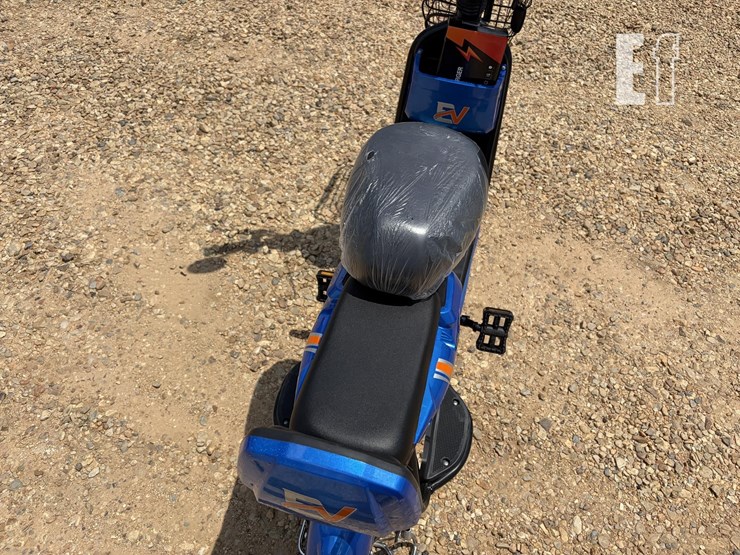 2026-blue-electric-moped-image-7