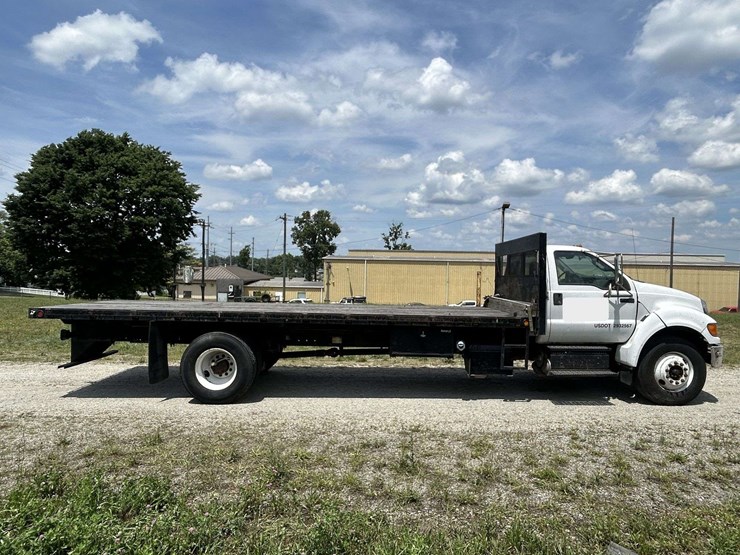 2012-ford-f750-image-3