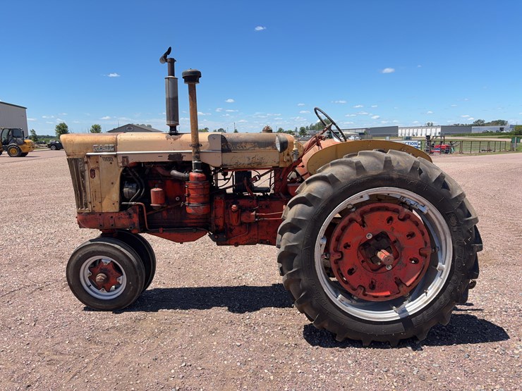 1958-case-801-b-tractor-image-8