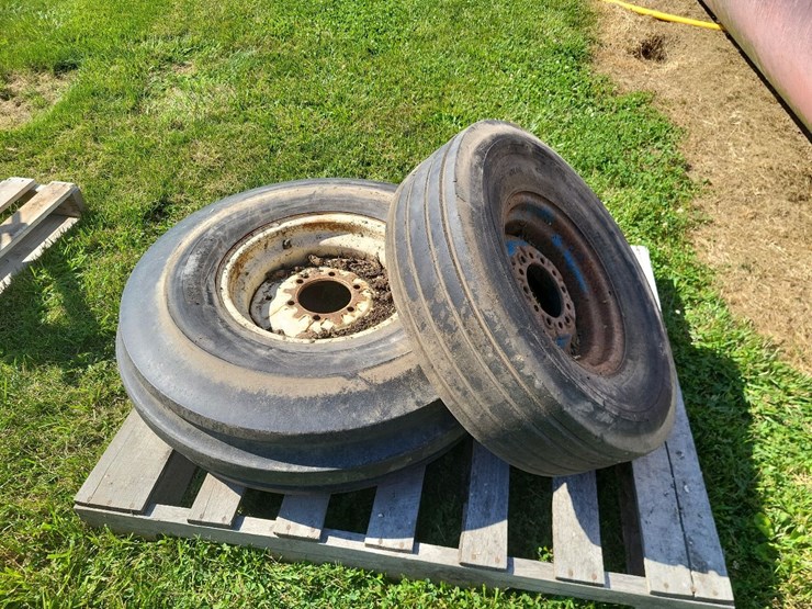 3-rib-farm-tire-w/6-bolt-rim-and-implement-tire-w/8-bolt-rim-image-3