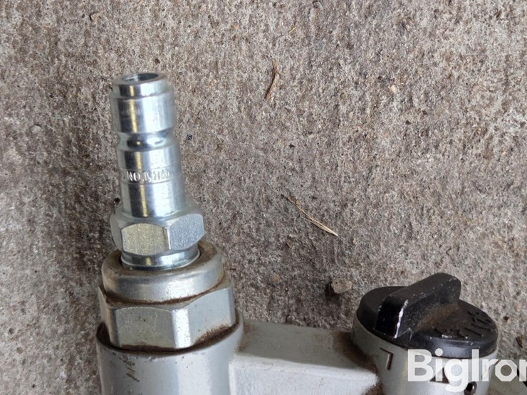 1"-air-impact-&-sockets-image-9