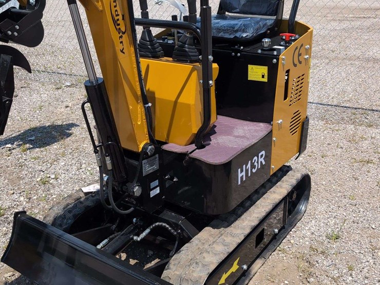 cfg-industries-mini-excavator---h13r-image-3