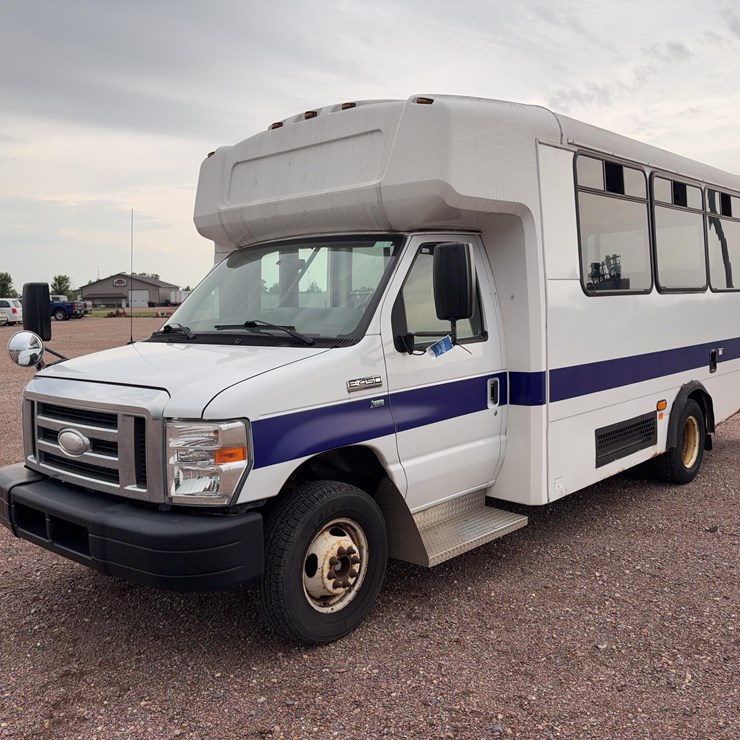 2015 Champion Bus Inc. CH230RL Mini Bus