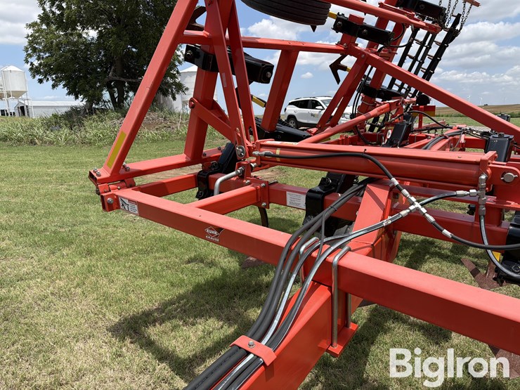 2018-kuhn-4000-25w-25’-field-cultivator-image-12