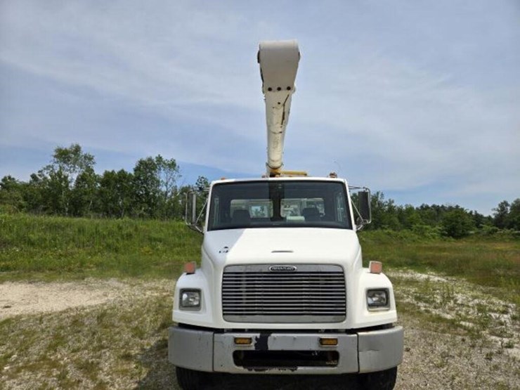 2000-freightliner-fl80-image-3