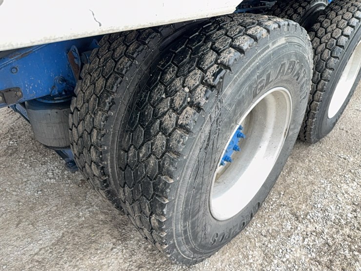 2012-mack-cxu613-image-9