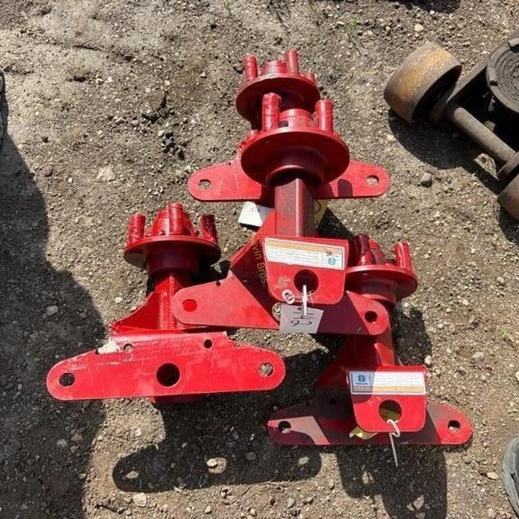 (4) New Holland Spindles
