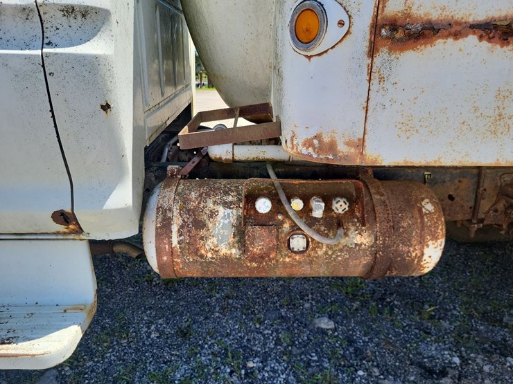 ford-f700-image-5