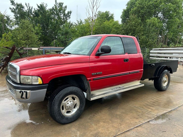 2001-dodge-2500-image-1