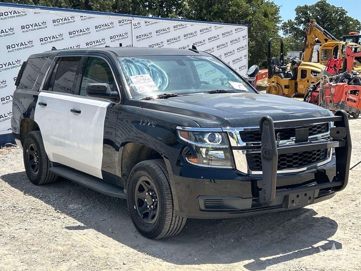 2016-chevrolet-tahoe-image-4