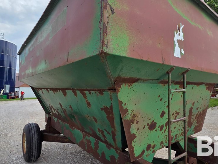 dakon-1212-dakon-gravity-wagon-with-hydraulic-auger-image-10