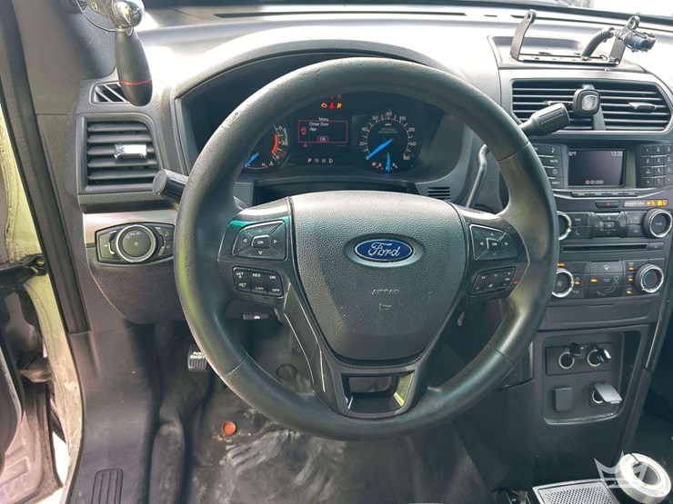 2017-ford-explorer-image-11