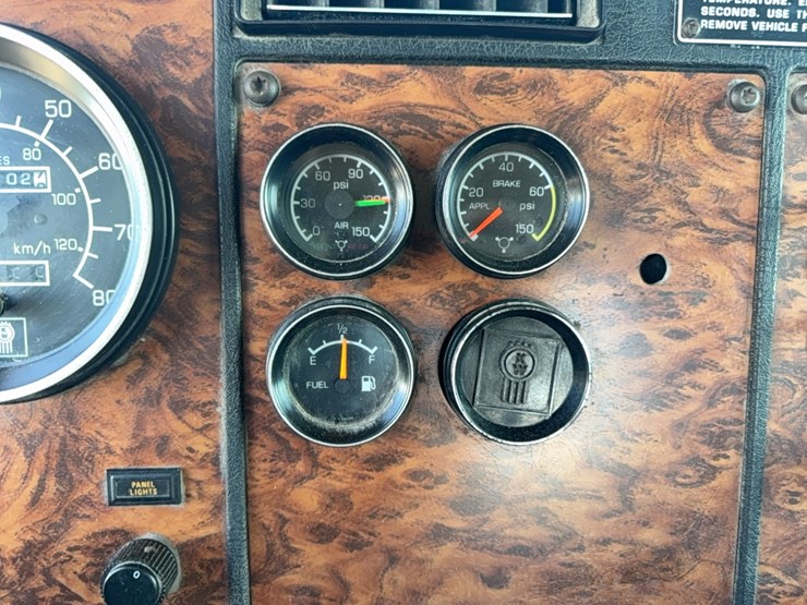 1999-kenworth-t800-image-13