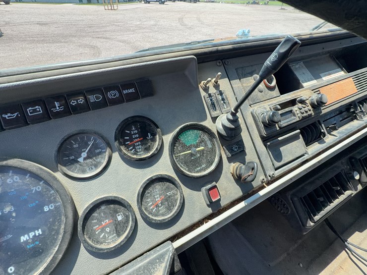 1997-mack-ms200p-dump-truck-image-22
