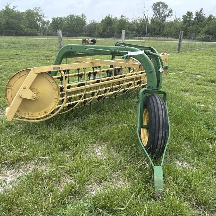 John Deere 10ft Hay Rake