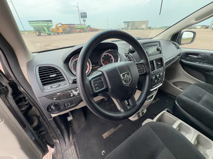 2015-dodge-grand-caravan-image-20