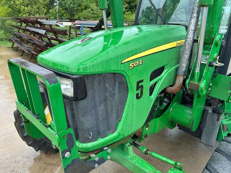 2012-john-deere-5101e-image-9
