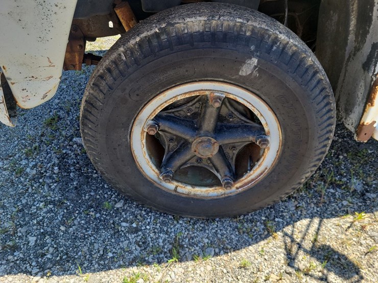 ford-f700-image-53