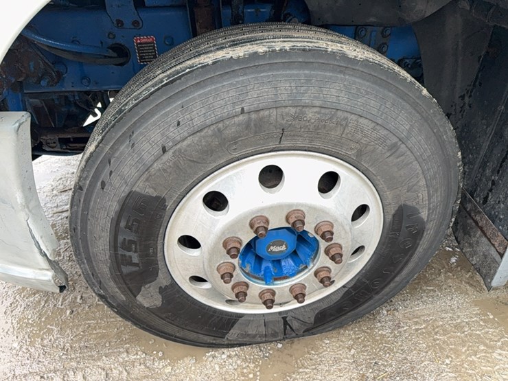2012-mack-cxu613-image-23