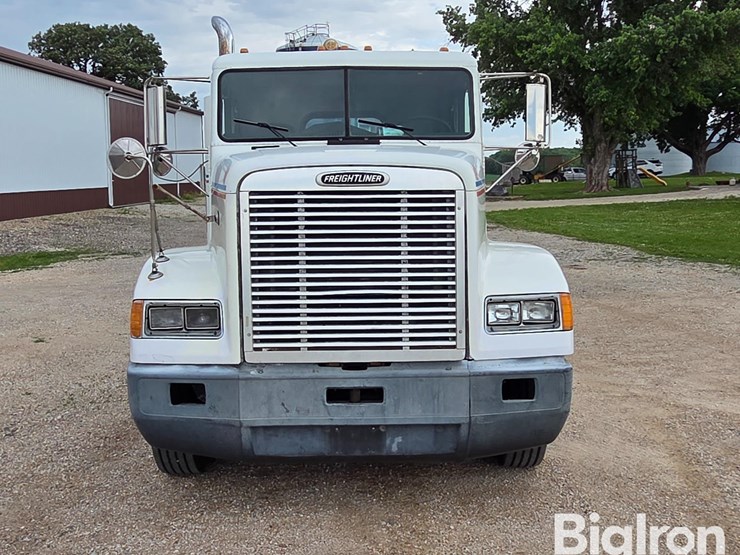 2000-freightliner-fld120-image-2