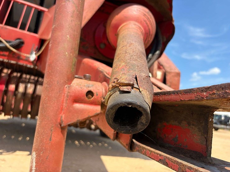 massey-ferguson-1560-image-12