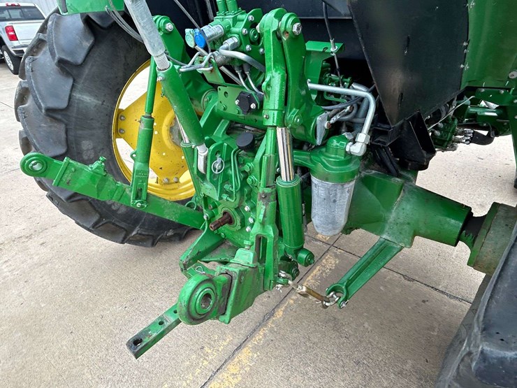 2019-john-deere-6120e-image-13