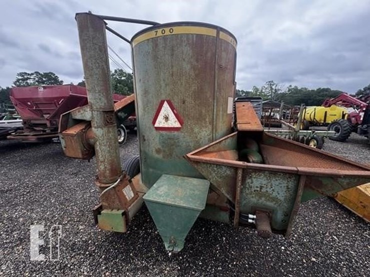 john-deere-700-image-4